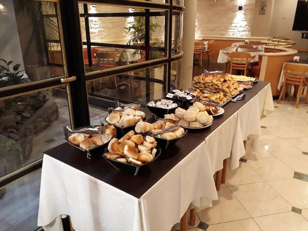 Hotel Sarmiento Palace